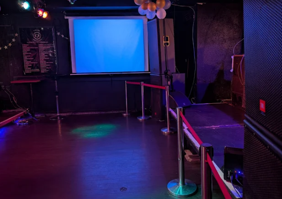 R Lounge