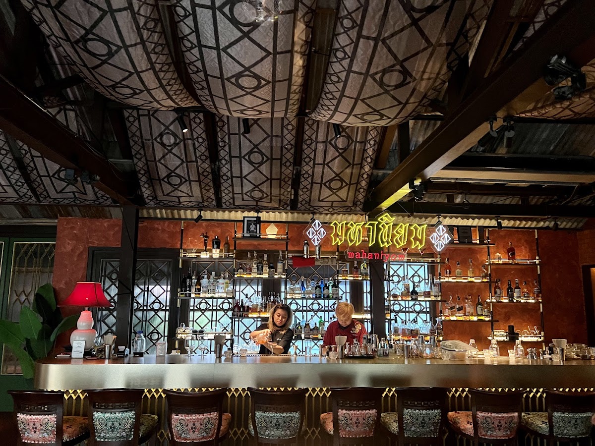 Mahaniyom Cocktail Bar