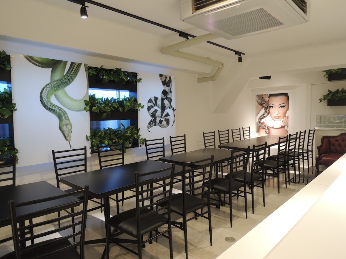 Tokyo Snake Center ~Cafe & Snake~