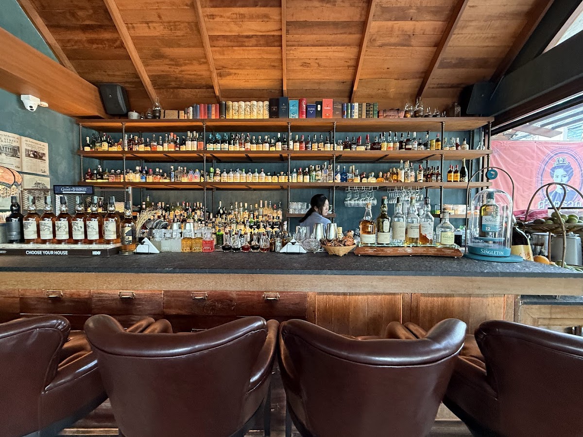 Sri Trat Restaurant and Bar
