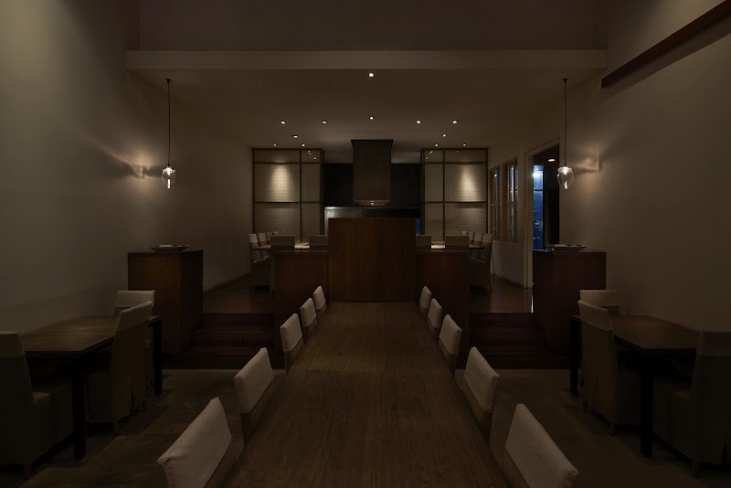 HIGASHI-YAMA Tokyo / Studio